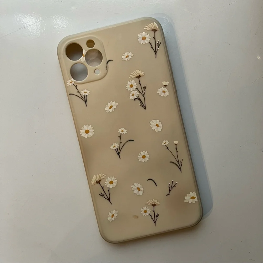iPhone 11 Pro Max Vintage Floral Daisy phone case